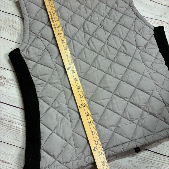 Women’s Large Sleeveless Andrew Marc Gray Quilted Vest Black Ribbed Stretch Trim - Picture 7 of 14